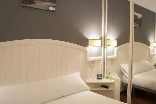 Economy Tek Büyük veya İki Ayrı Yataklı Oda