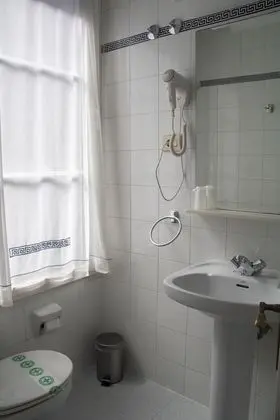 Standard Tek Büyük veya İki Ayrı Yataklı Oda