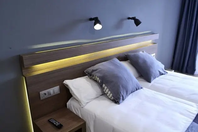 Büyük Yataklı Tek Kişilik Oda