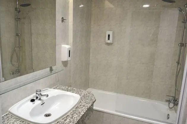 Büyük Yataklı Tek Kişilik Oda