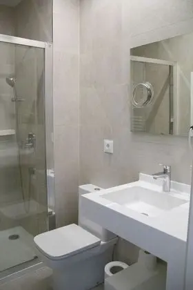 Büyük Yataklı Tek Kişilik Oda