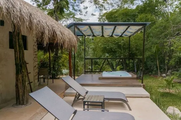 Premium Bungalow 1 King Bed Jetted Tub