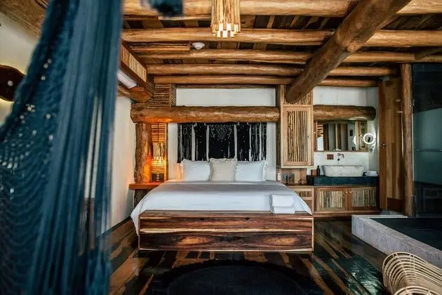 Honeymoon Suite