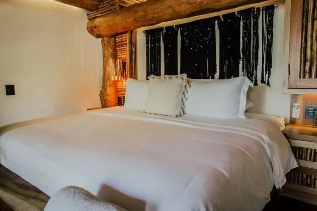 Honeymoon Suite