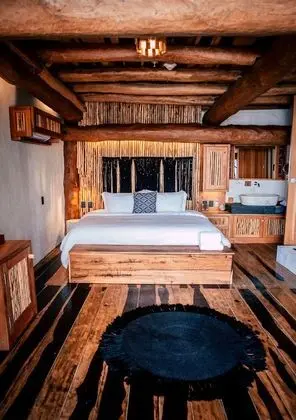 Honeymoon Suite