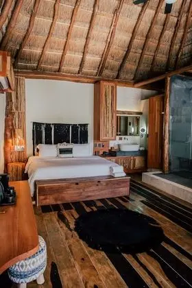 Honeymoon Suite