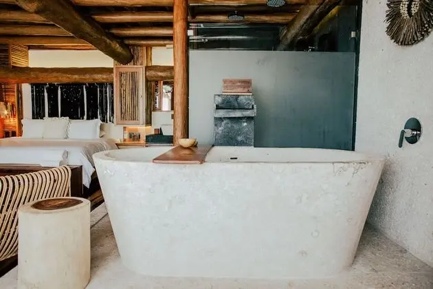 Honeymoon Suite