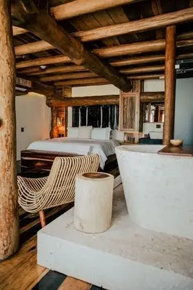 Honeymoon Suite