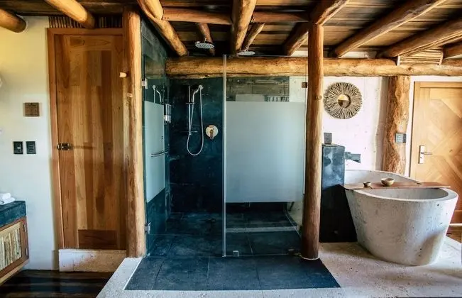 Honeymoon Suite
