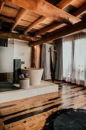 Honeymoon Suite
