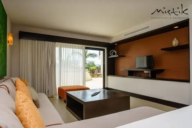 Master Suite with Pool