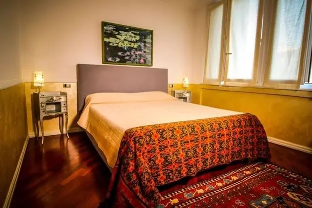 Tek Büyük Yataklı Oda, Ortak Banyo