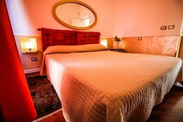 Tek Büyük Yataklı Oda, Ortak Banyo