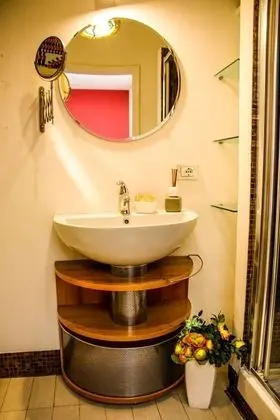 Tek Büyük Yataklı Oda, Ortak Banyo