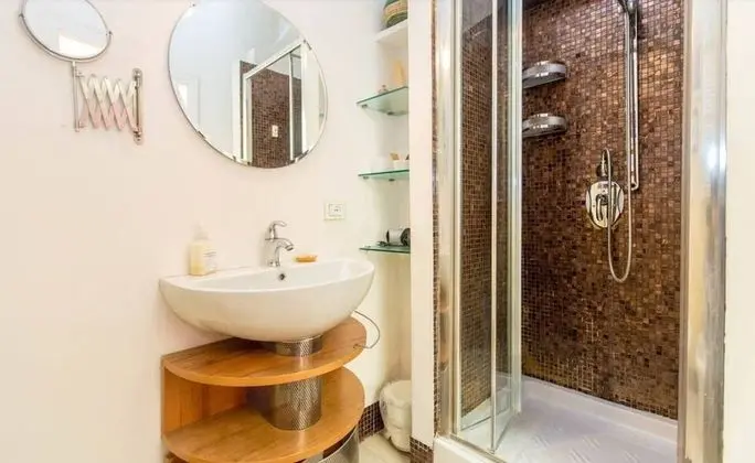 Tek Büyük Yataklı Oda, Ortak Banyo