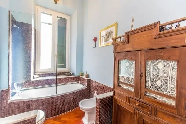 Tek Büyük Yataklı Oda (Private External Bathroom)