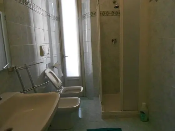 İki Ayrı Yataklı Oda, 2 Tek Kişilik Yatak, Ortak Banyo