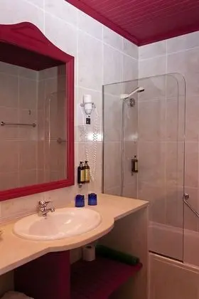 Deluxe Tek Büyük Yataklı Oda (1 or 2 Guests)