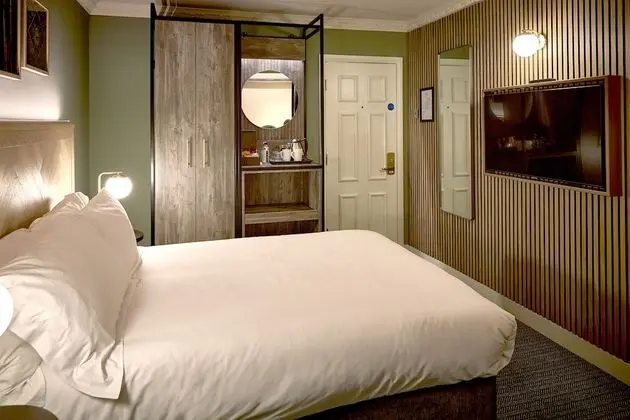 Classic Tek Büyük Yataklı Oda