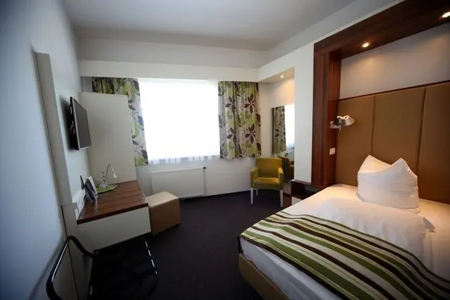 Büyük Yataklı Tek Kişilik Oda