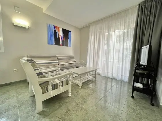 Apart Daire, 2 Yatak Odası, Teras, Bahçe Manzaralı