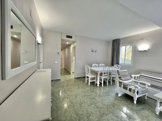 Apart Daire, 2 Yatak Odası, Teras, Bahçe Manzaralı