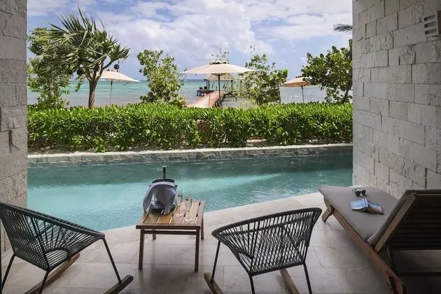 Beach Front Swim-up Suite with Buttler Service