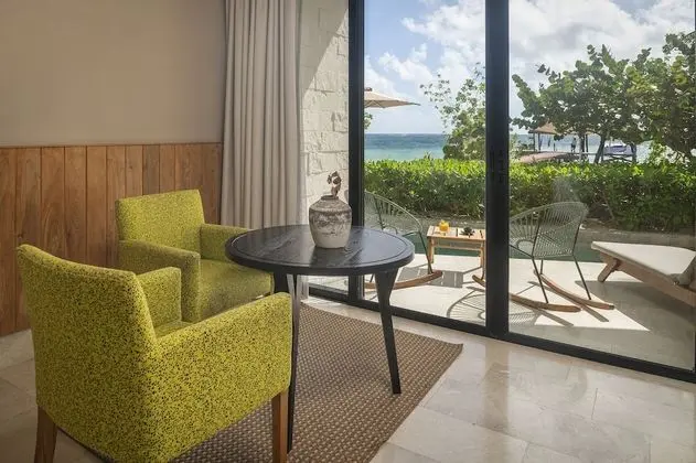 Beach Front Swim-up Suite with Buttler Service