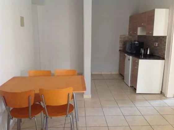 Stüdyo, Bahçe Manzaralı