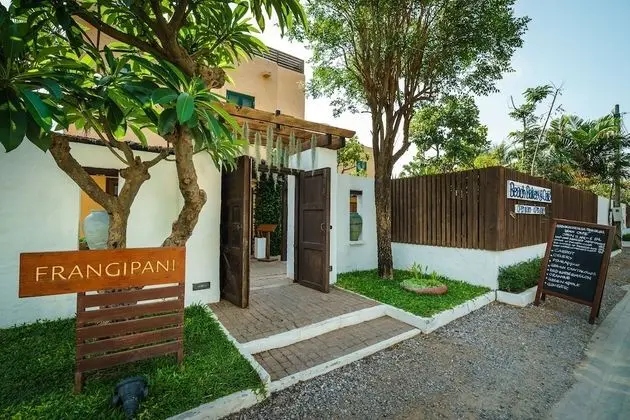 Beachfront Frangipani Residence (Pool Access)