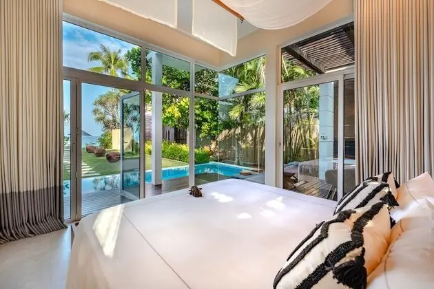 Beachfront Suite