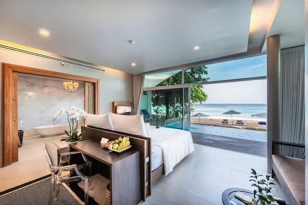 Beachfront Suite