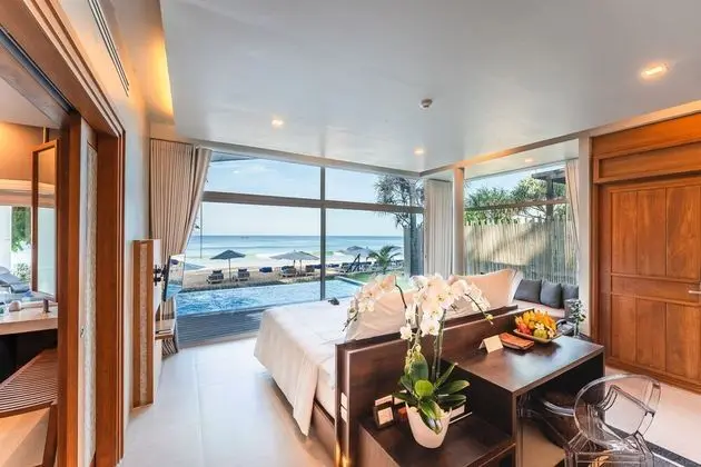Beachfront Suite