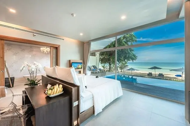 Beachfront Suite