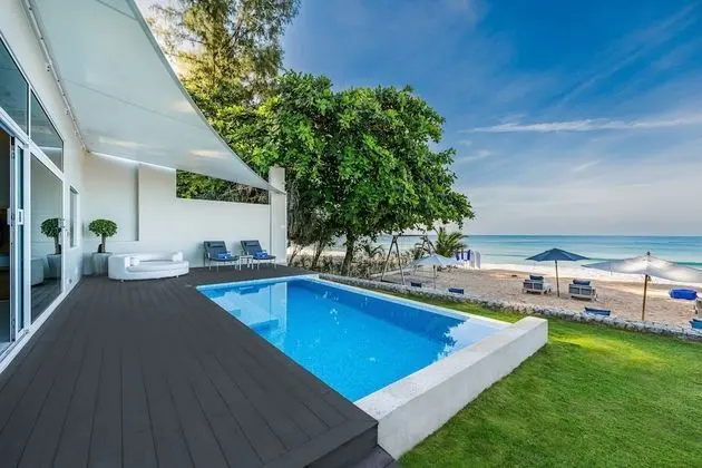 Beachfront Suite