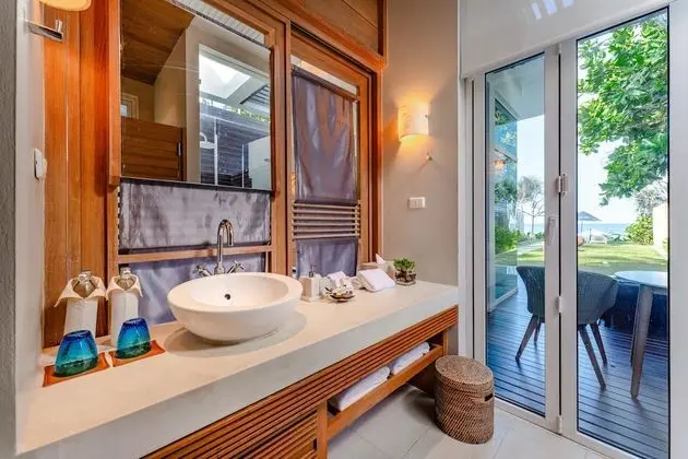 Beachfront Suite