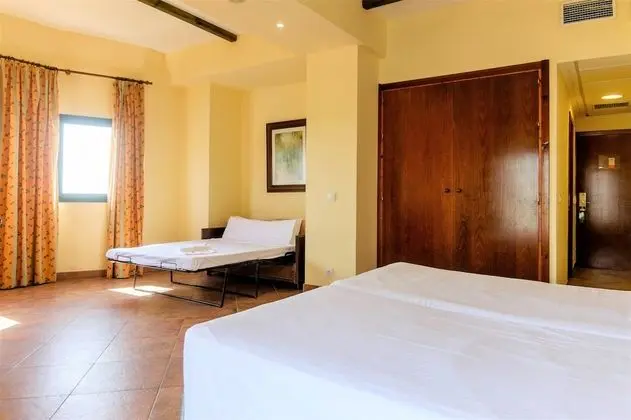 Dört Kişilik Oda, Deniz Manzaralı (2 adults and 2 children)