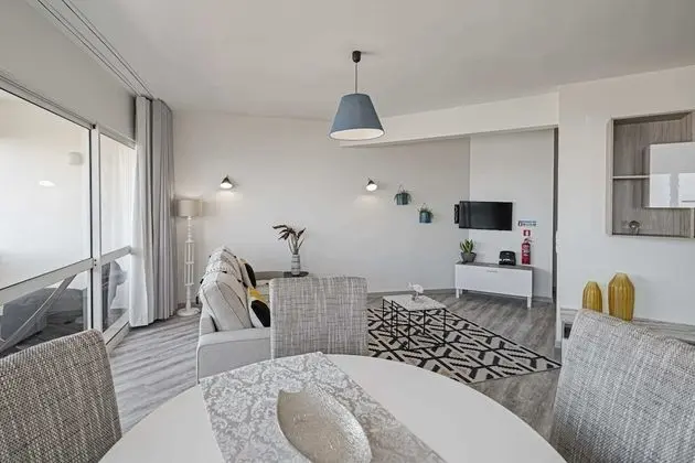 Basic Apart Daire, 1 Büyük (Queen) Boy Yatak ve Çekyat, Deniz Manzaralı