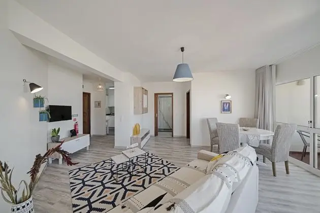 Basic Apart Daire, 1 Büyük (Queen) Boy Yatak ve Çekyat, Deniz Manzaralı