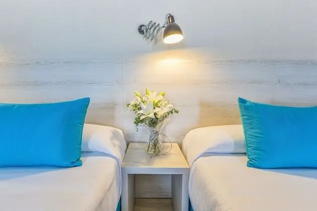 Üç Kişilik Oda, Havuz Manzaralı (2 adults and 1 child)