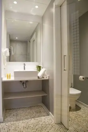 Üç Kişilik Oda, Havuz Manzaralı (2 adults and 1 child)