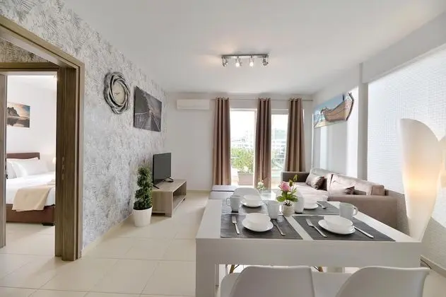 Deluxe Plus Apartment