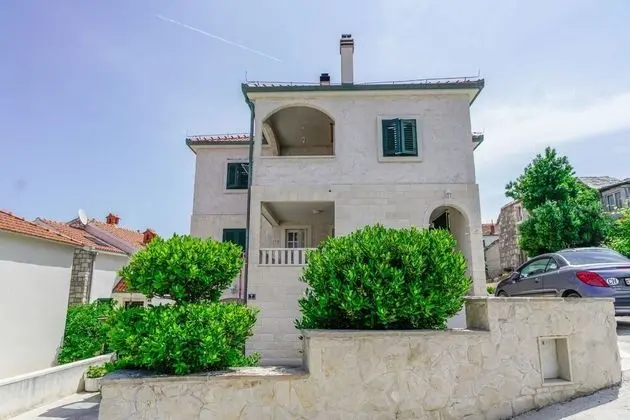 Apart Daire (Aleks - 80m from the sea - A2(3+2))