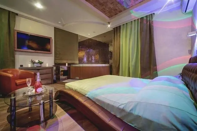 Honeymoon Süit, Jakuzi