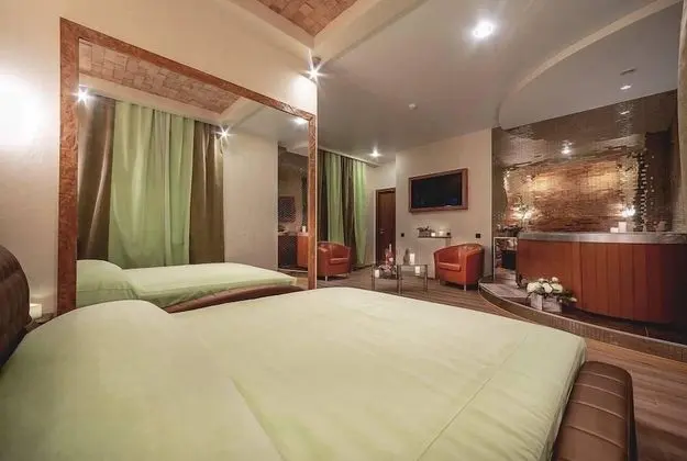 Honeymoon Süit, Jakuzi