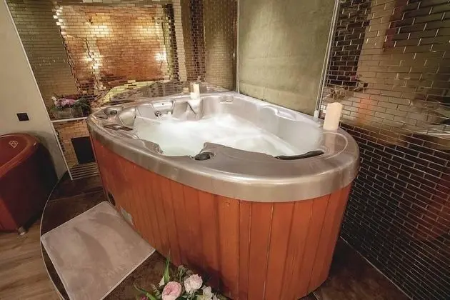 Honeymoon Süit, Jakuzi