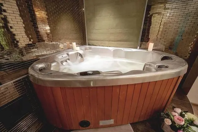 Honeymoon Süit, Jakuzi