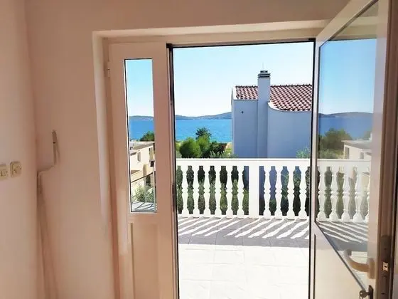 Apart Daire (Aleksandra - 10 m from sea - A6(4+1))
