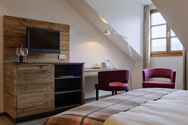 Stüdyo, Ek Bina (Small, 300m from main building)