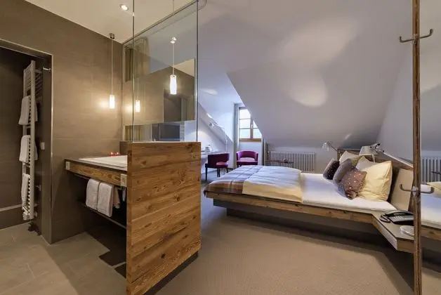 Stüdyo, Ek Bina (Small, 300m from main building)